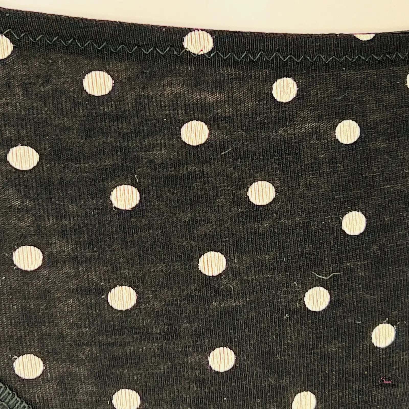 Black fabric s bílými puntíky a zadní stranou s jemným řasením, agent provocateur