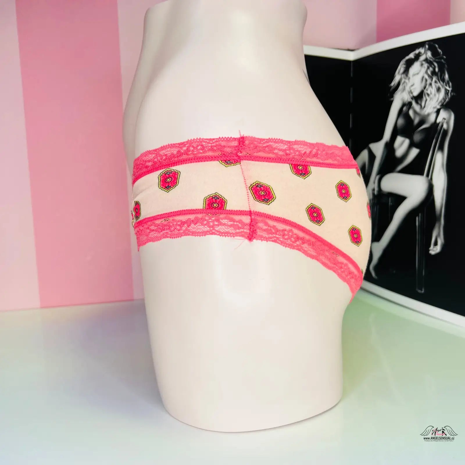 Elegantní bavlněné kalhotky s růžovým lemem, inspirované Victoria’s Secret Bavlněné Kalhotky s Puntíky