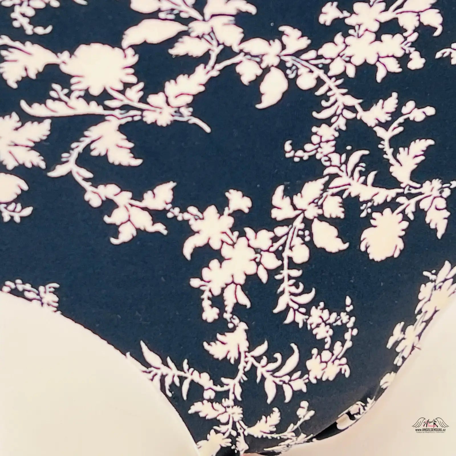 Floral vzor navlékající téměř bezešvé kalhotky Victoria’s Secret Ornament