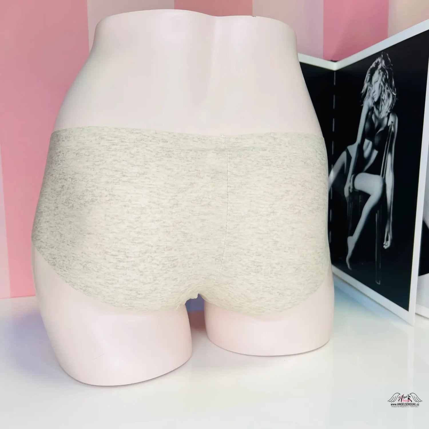 Beige celé bezešvé kalhotky s krajkou od Victoria’s Secret, komfortní bezešvé kalhotky