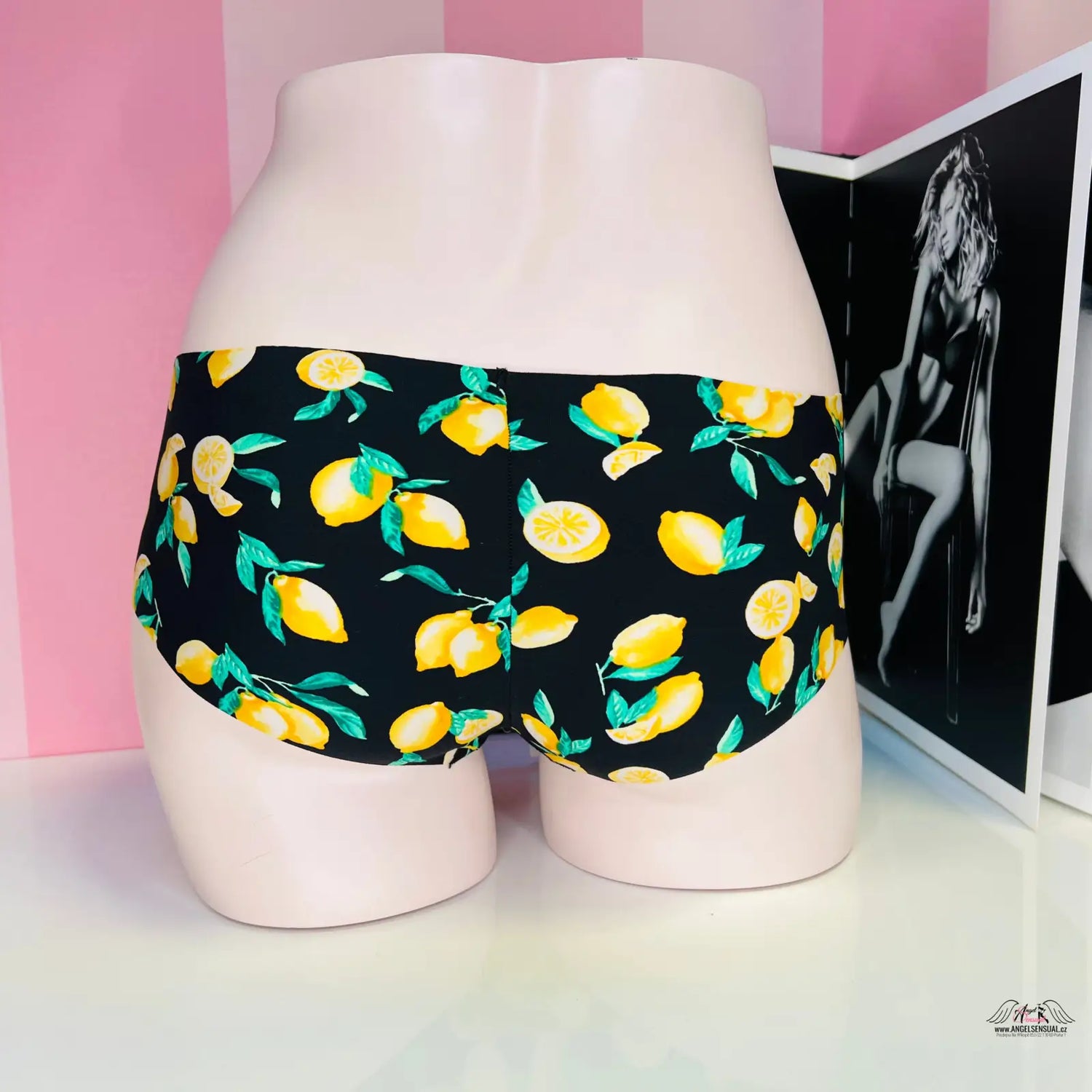 Lemon-patterned celé bezešvé kalhotky s krajkou v kolekci Victoria’s Secret Bezešvé Kalhotky s Krajkou Více Barev