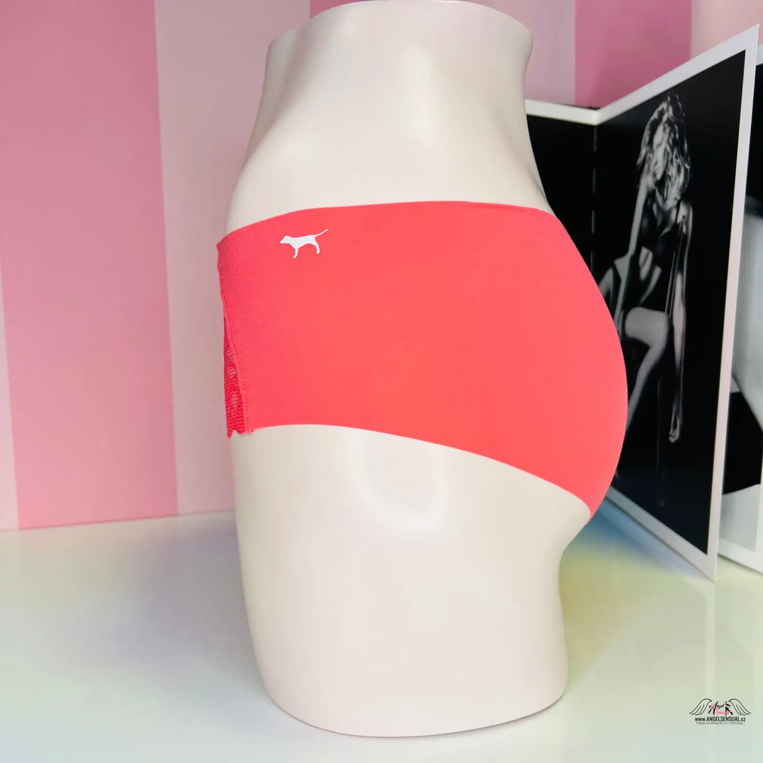 Coralové celé bezešvé kalhotky s krajkou od Victoria’s Secret Bezešvé Kalhotky