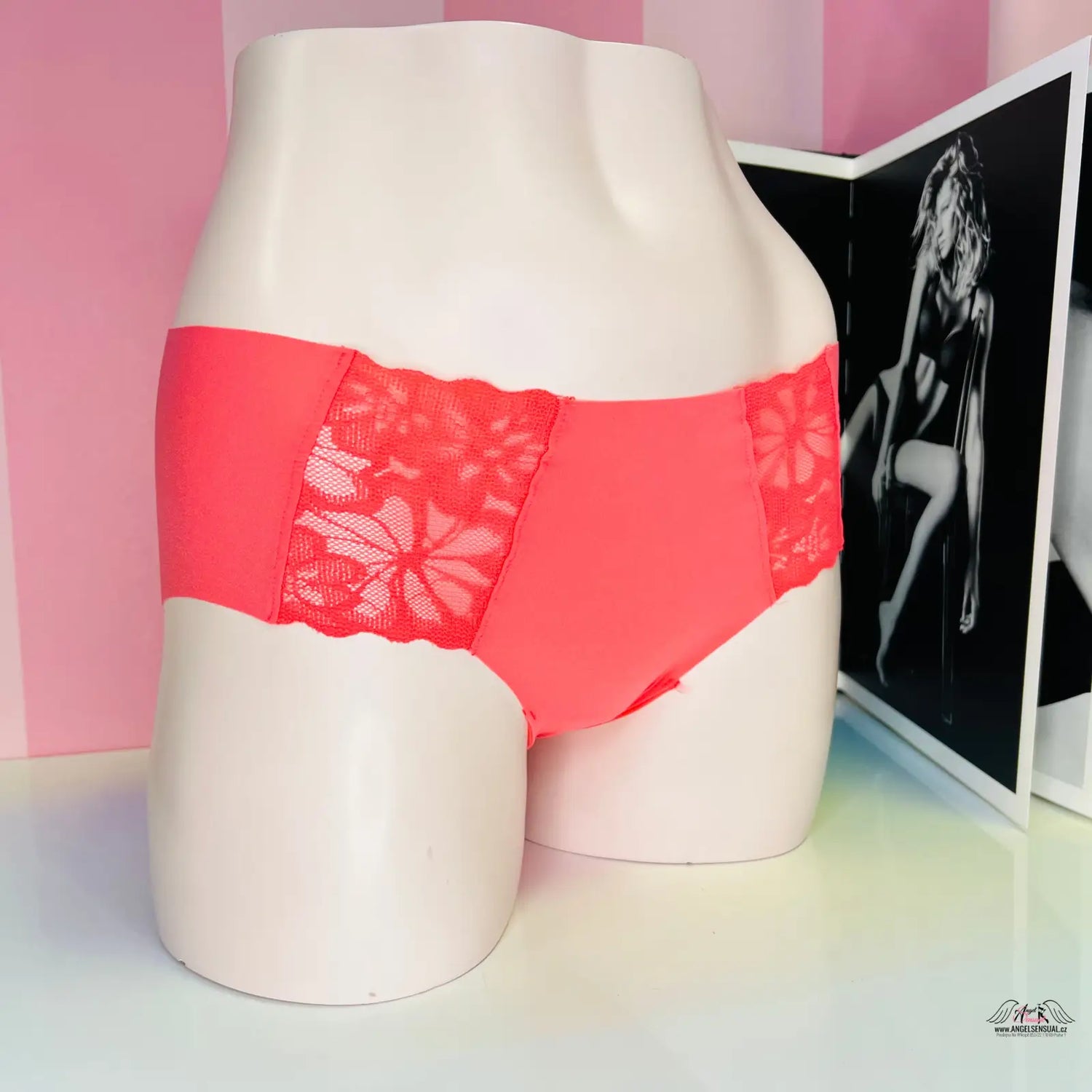 Coralové bezešvé kalhotky s krajkou, celkové bezešvé, elegantní dámské spodní prádlo
