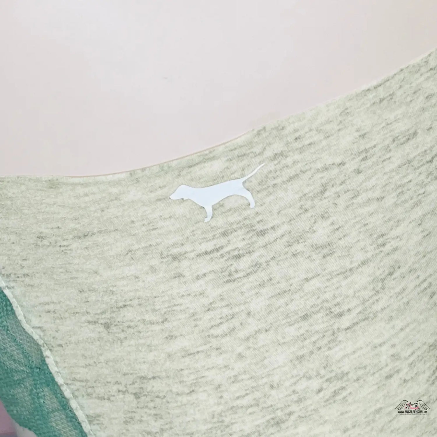 Light green celé bezešvé kalhotky s psím logem, pohodlné a stylové