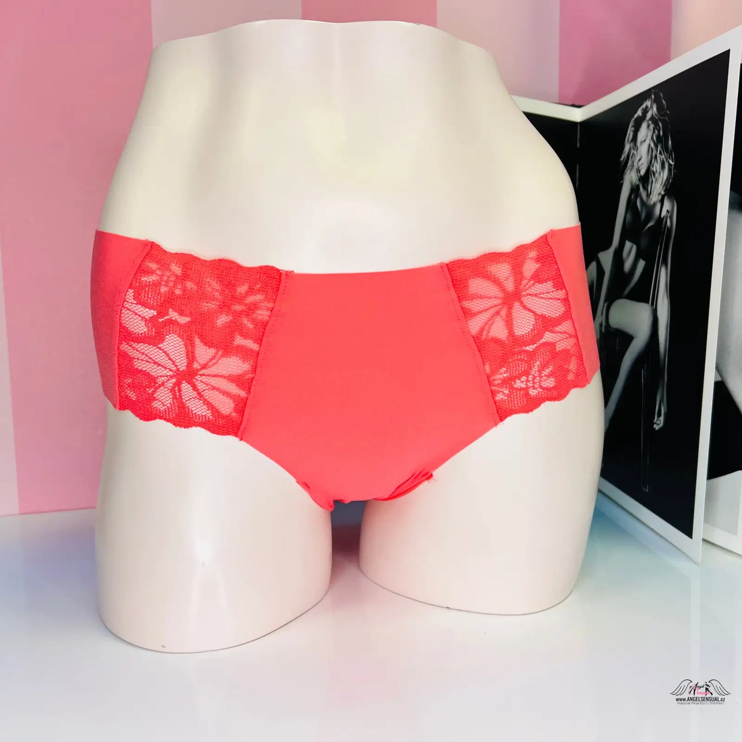 Coralové bezešvé kalhotky s krajkou, celé bezešvé, komfortní a elegantní