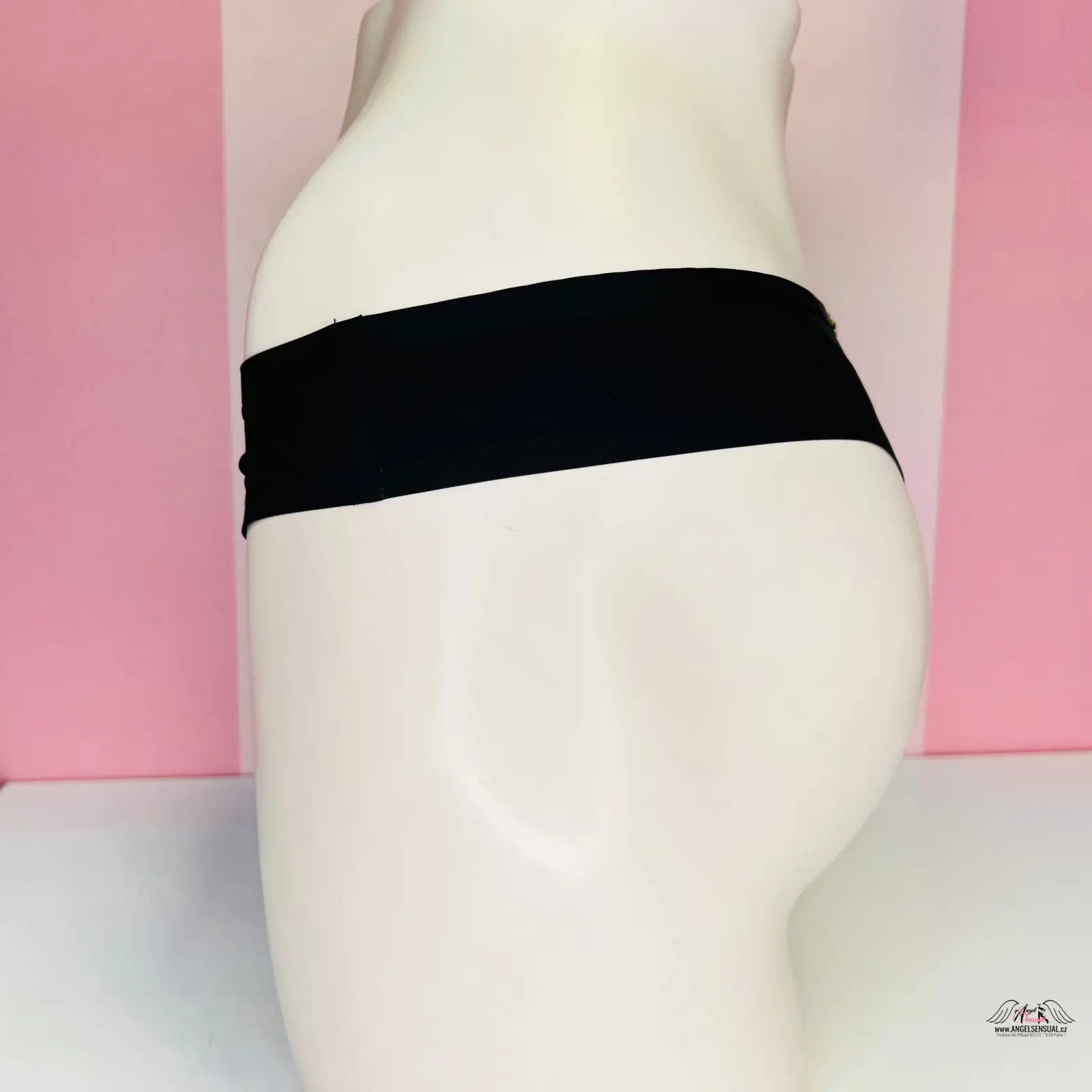Black elastic headband against white surface, suitable as bezešvá tanga zdobená or tanga zdobená zlatým logem