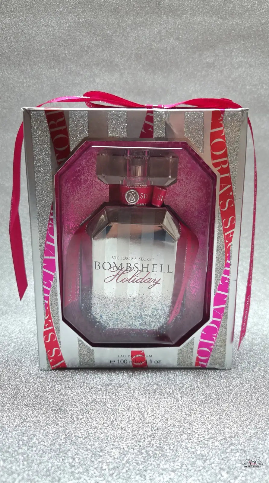 Obrázek Victoria’s Secret Bombshell Holiday parfémového dárkového setu s vůní bombshell holiday, zimním jasmínem a březovým dřevem