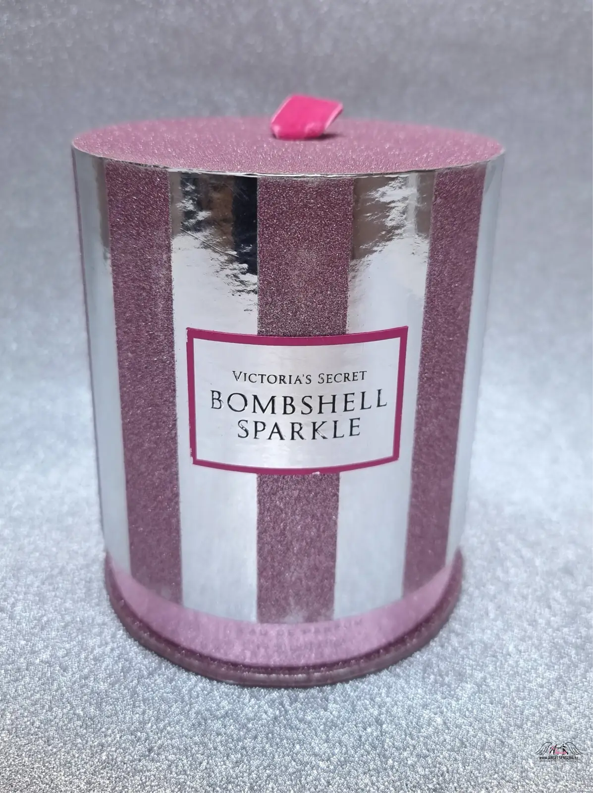 Victoria’s Secret Luxurious Collection Pink and silver striped candle Tajemná bombášová záře