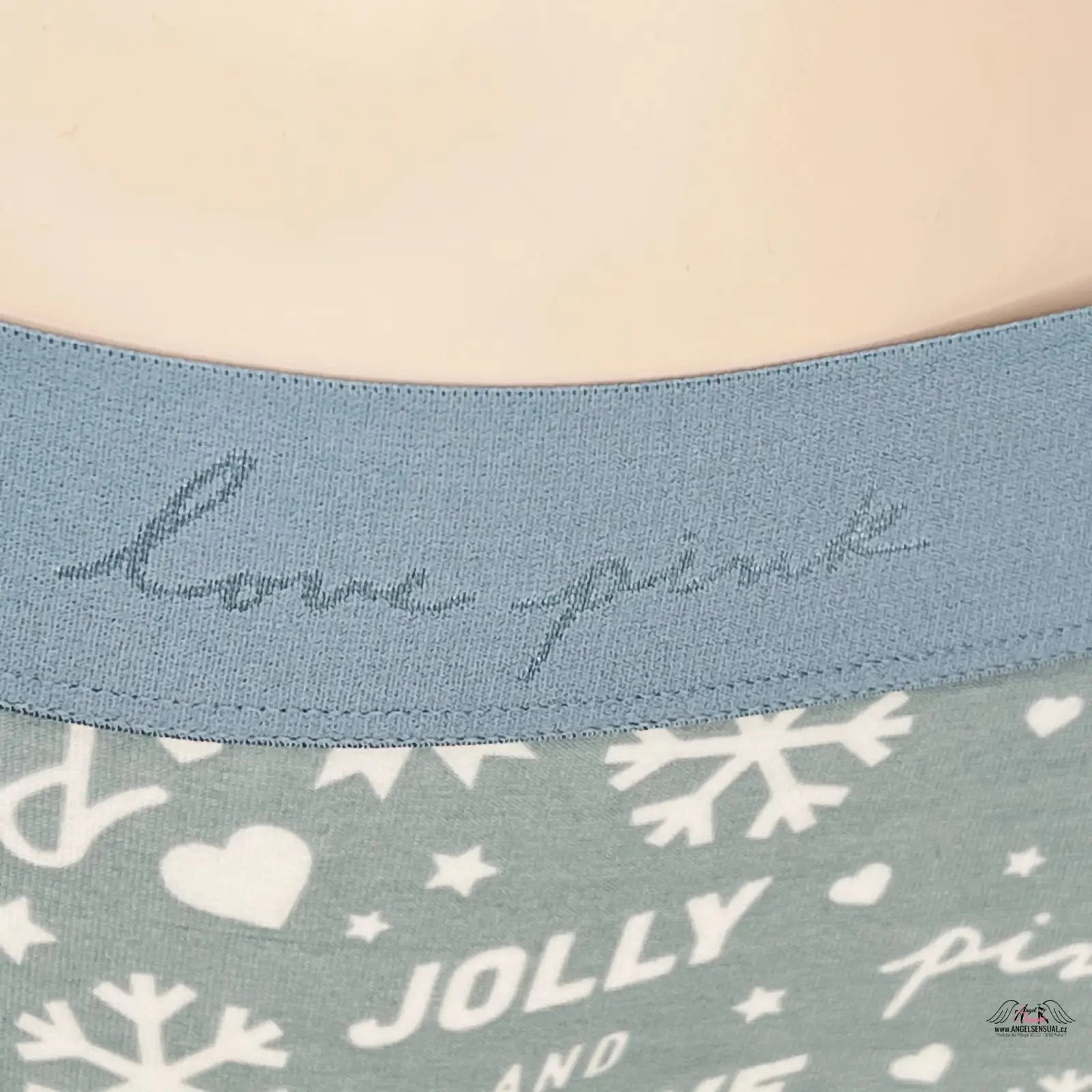 Light blue pohodlné vícebarevné boxerky Victoria’s Secret s Jolly textem a sněhovými vločkami