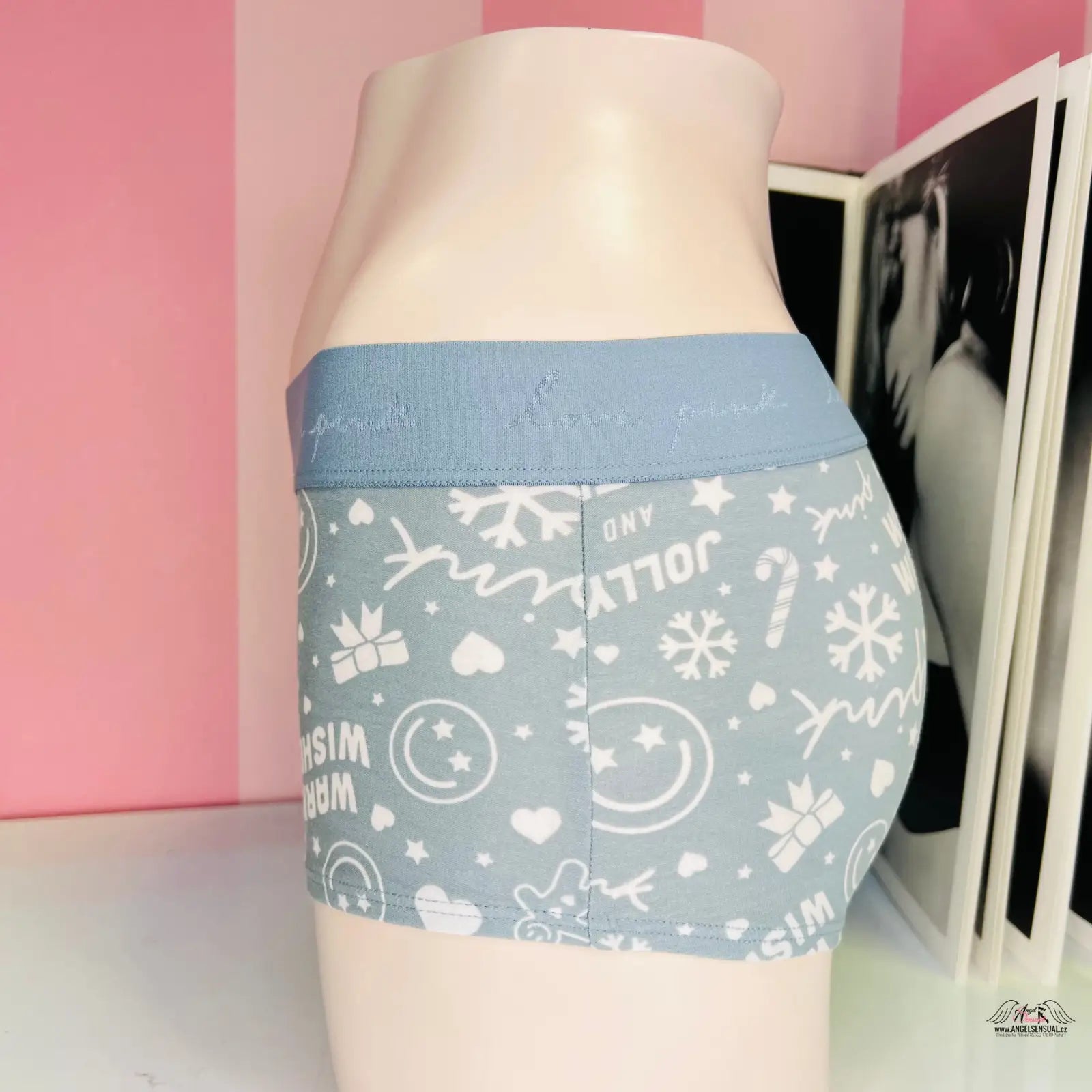 Pohodlné vícebarevné Victoria’s Secret boxerky s bílými vánočními doodles a smiley