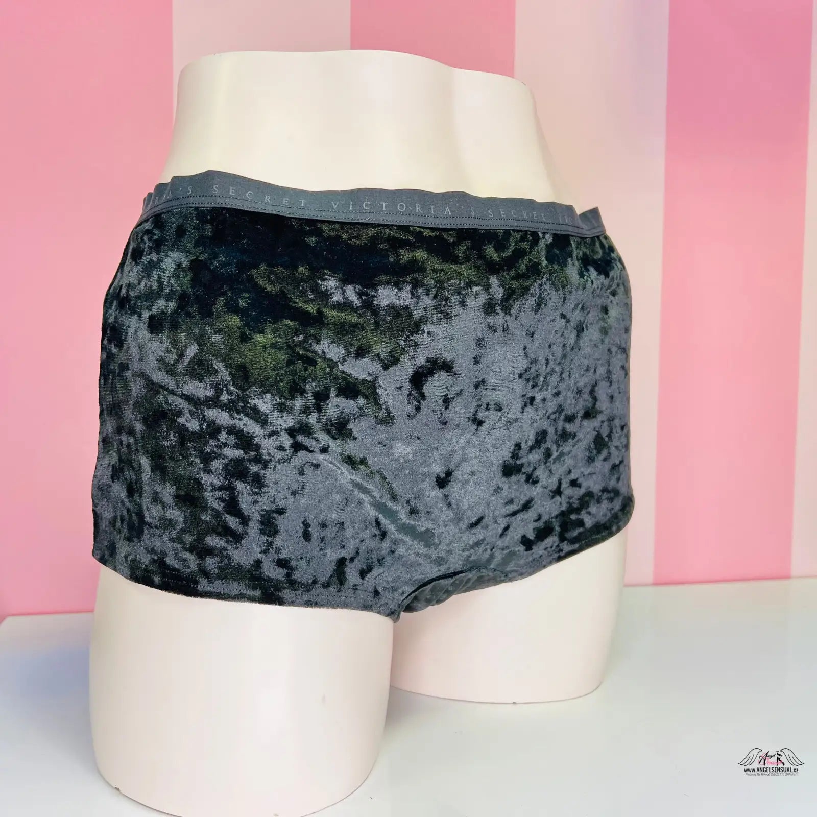 Crushed velvet semišové boxerky Victoria’s Secret velice elastické dark gray/black