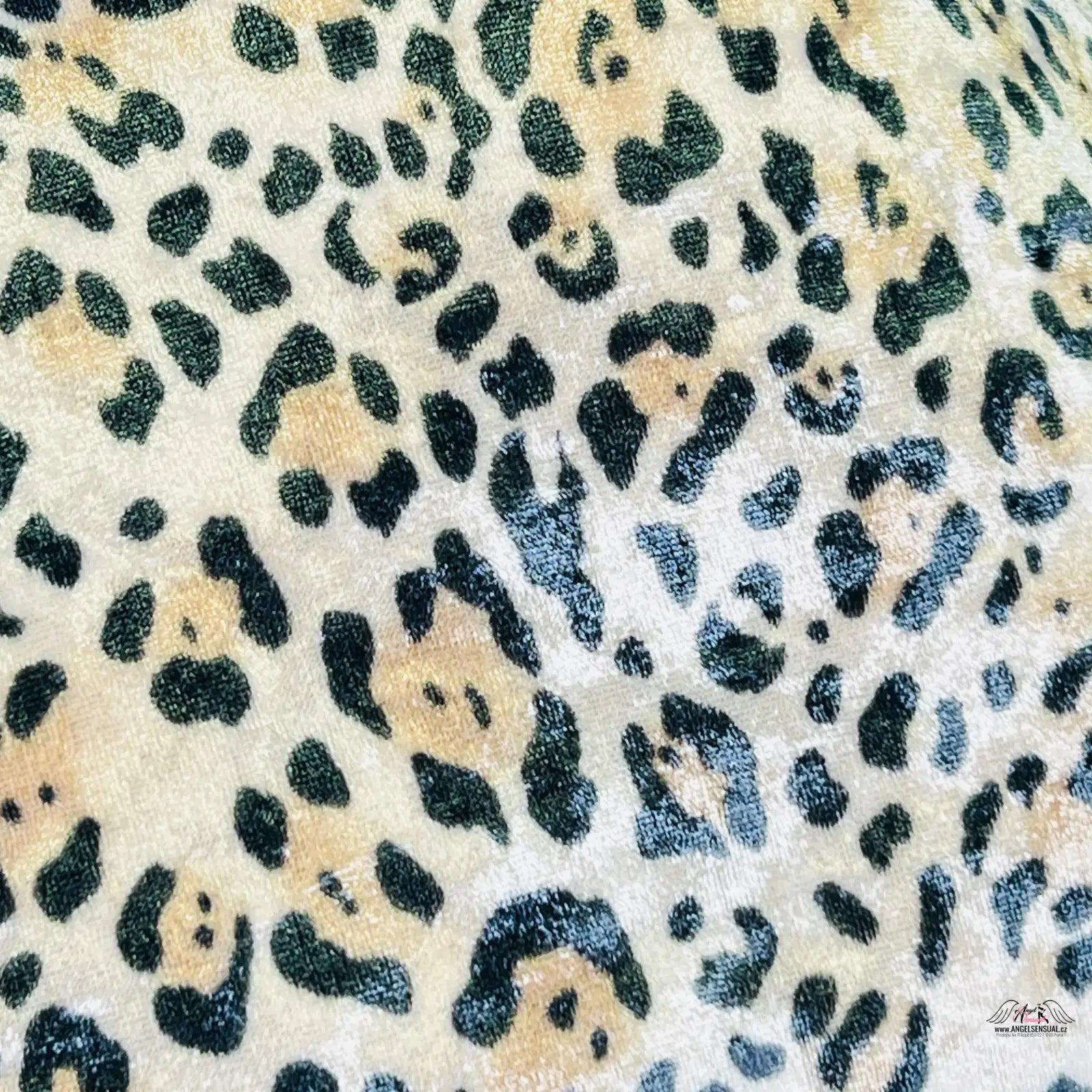 Velice elastické semišové boxerky Victoria’s Secret s leopard printem, ideální do apparel & accessories