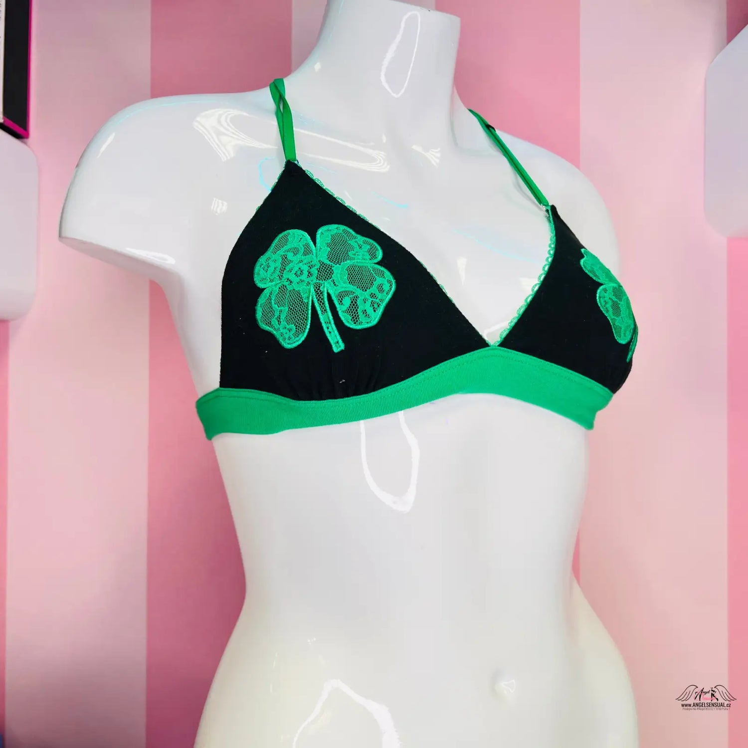 Bavlněná braletka Victoria’s Secret s vyšívanými čtyřlístky na přední straně