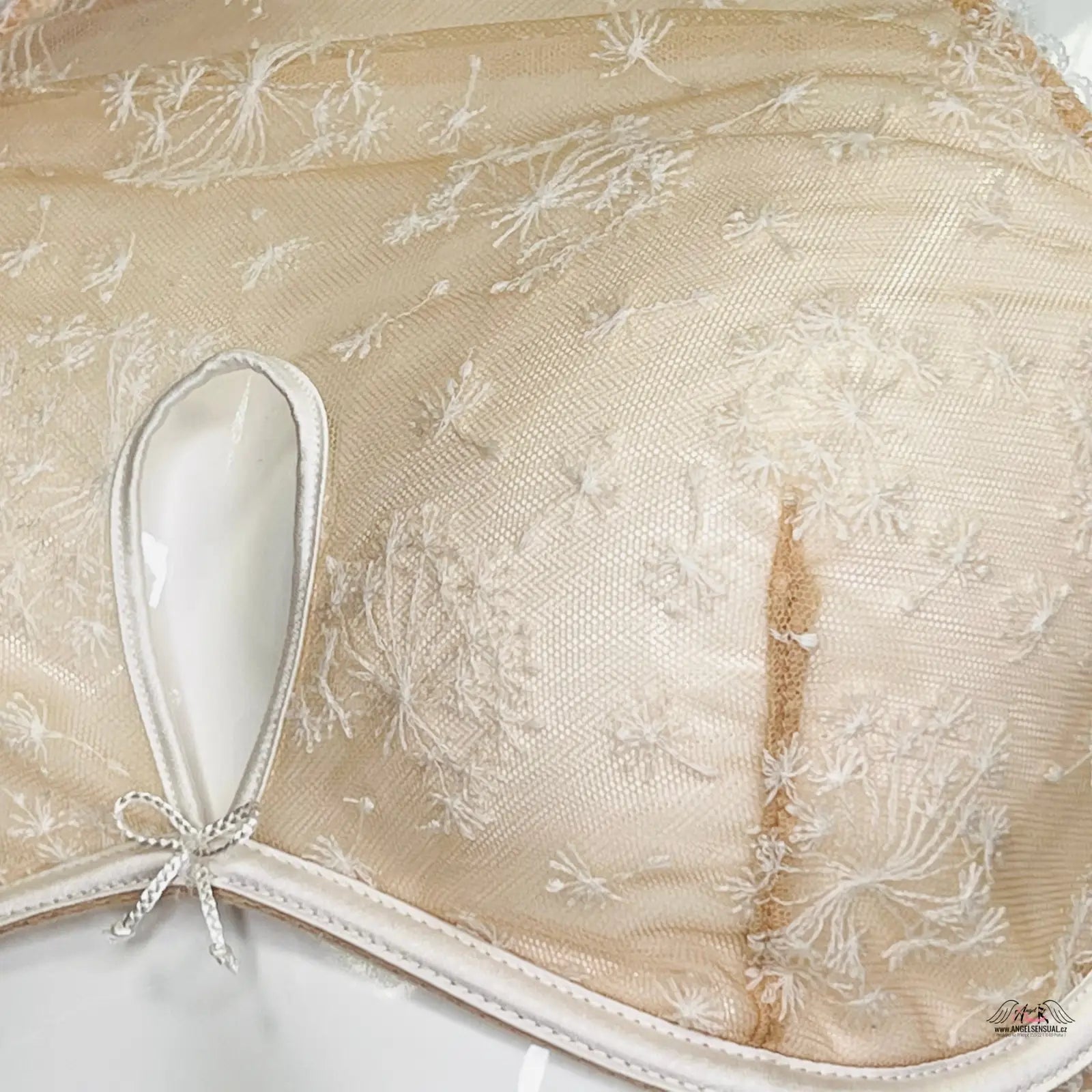 Delikátní síťovaná braletka Victoria’s Secret s krajkovým motivem a vyšívanými pampeliškami