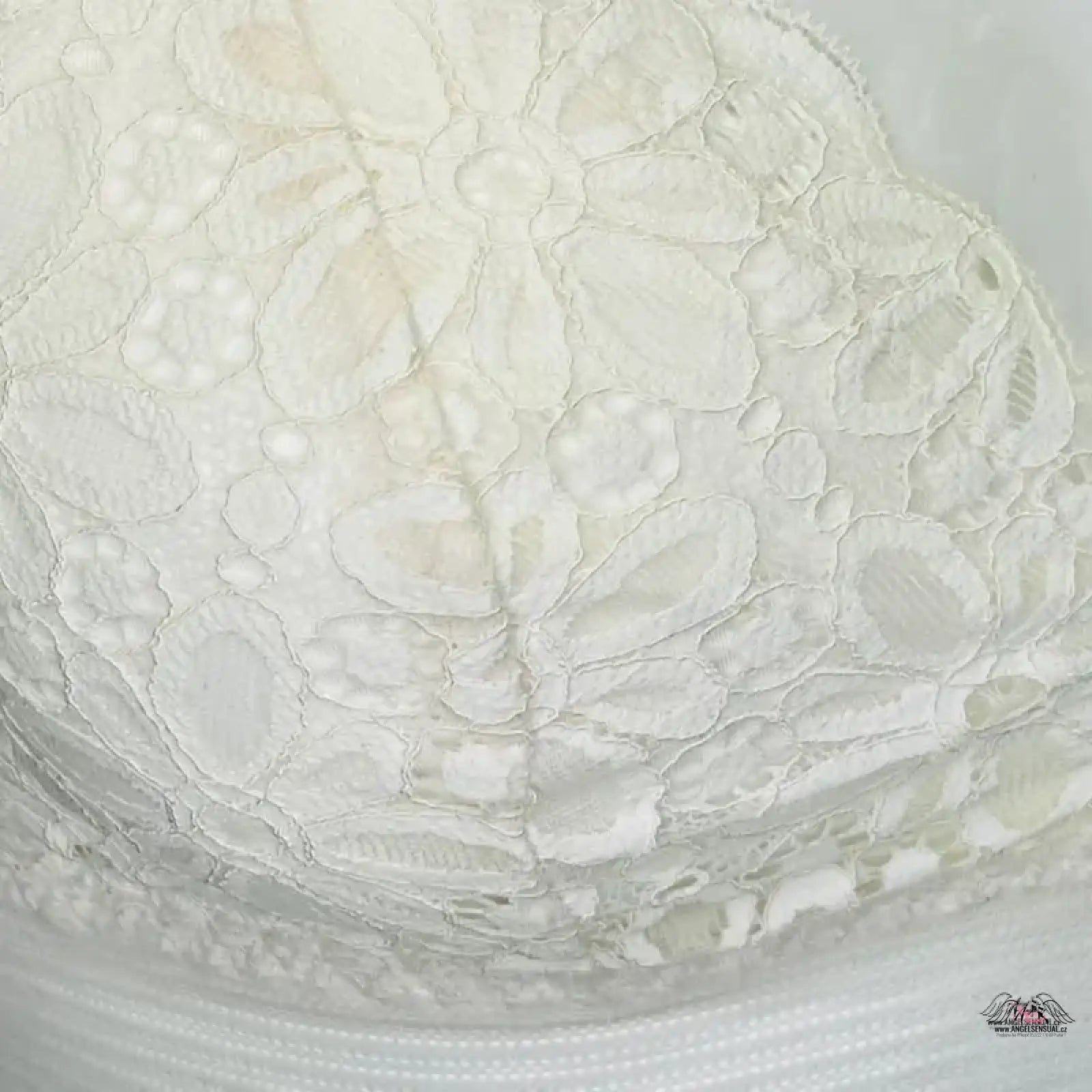 Bílá krajková braletka Victoria’s Secret s květinovým vzorem