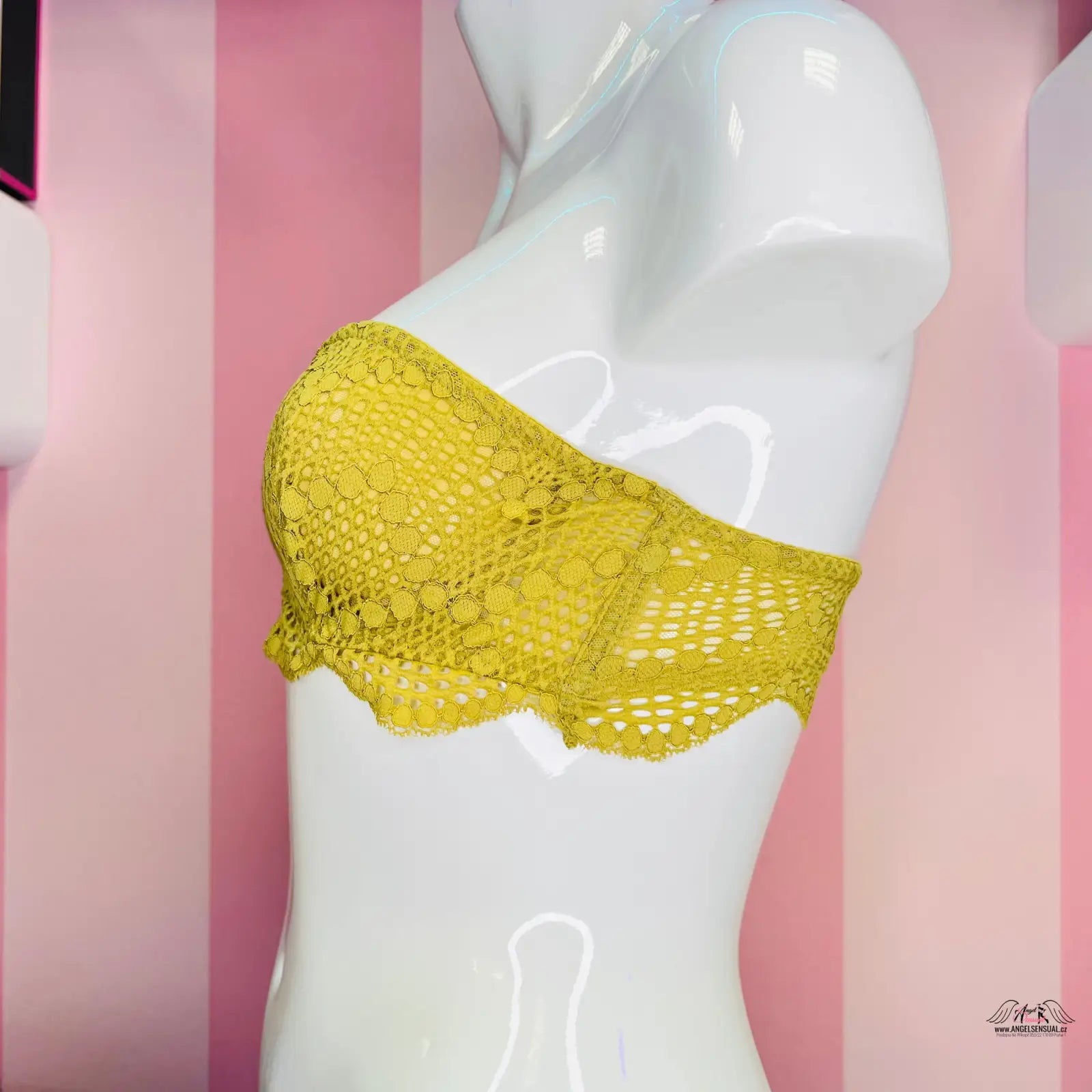 Manekýn s žlutým podprsenkovým topem Victoria’s Secret Braletka Krajková s gumovou podšívkou
