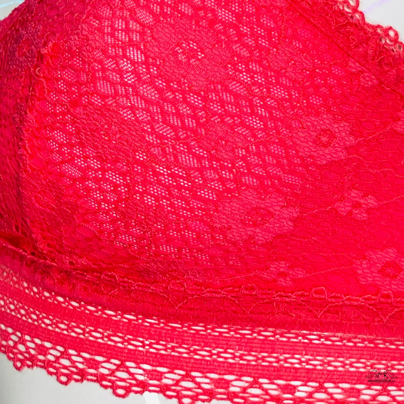 Celokrajková braleta Victoria’s Secret s červeným srdcem, ideální pro každodenní nošení spodního prádla
