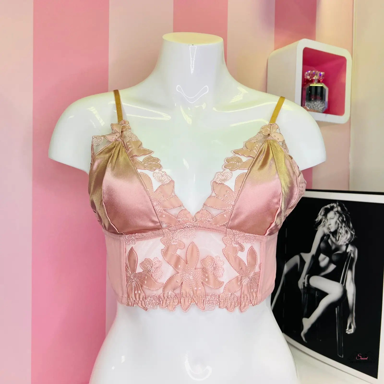 Luxusní nevyztužená krajková braletka Victoria’s Secret s růžovým saténem a krajkou