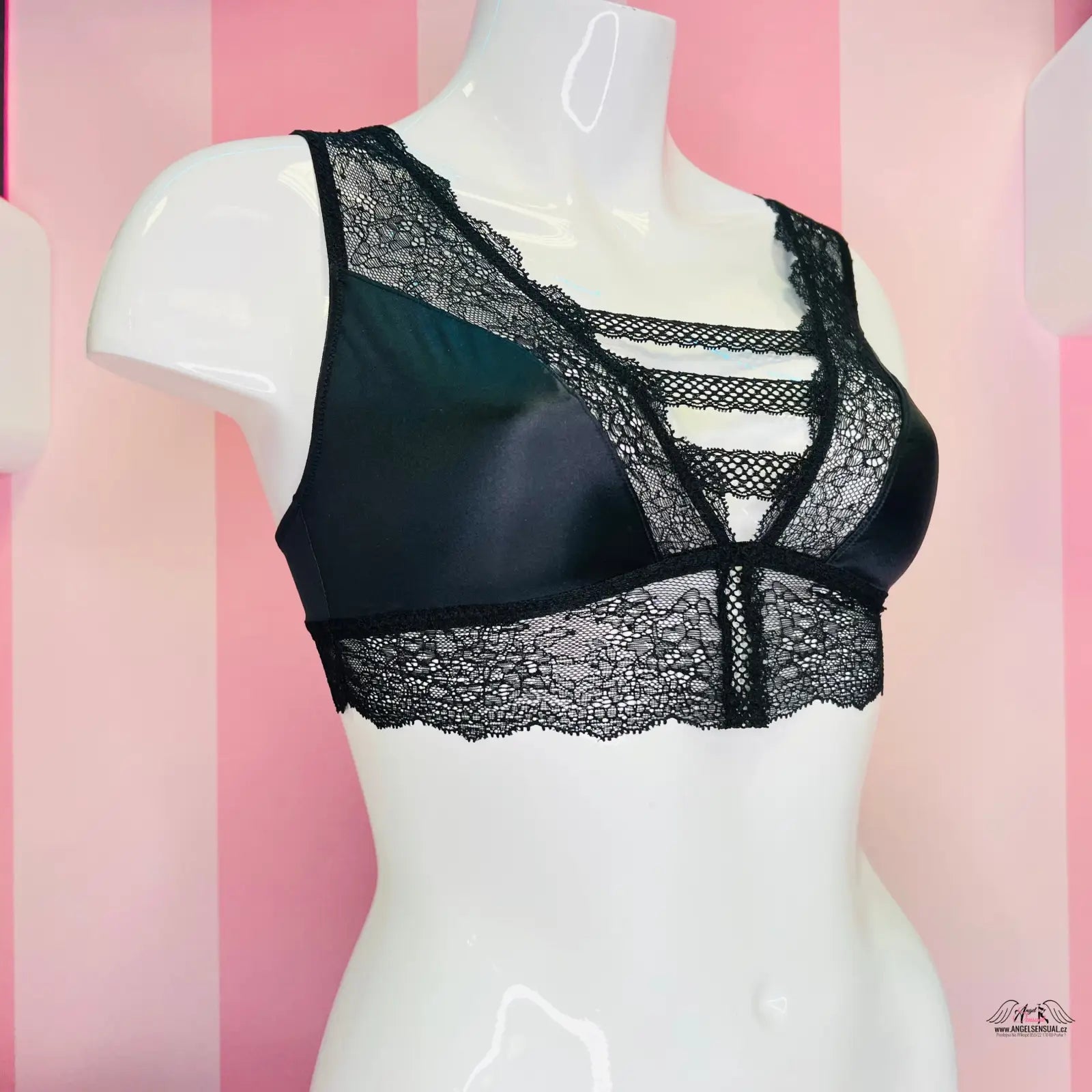 Černé krajkované braletka Victoria’s Secret s nastavitelnými ramínky, ideální pro apparel & accessories