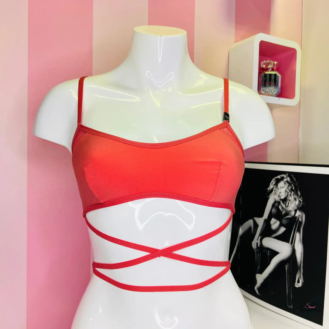 Červená crisscross scoop bralette Victoria’s Secret s ozdobnými pásky