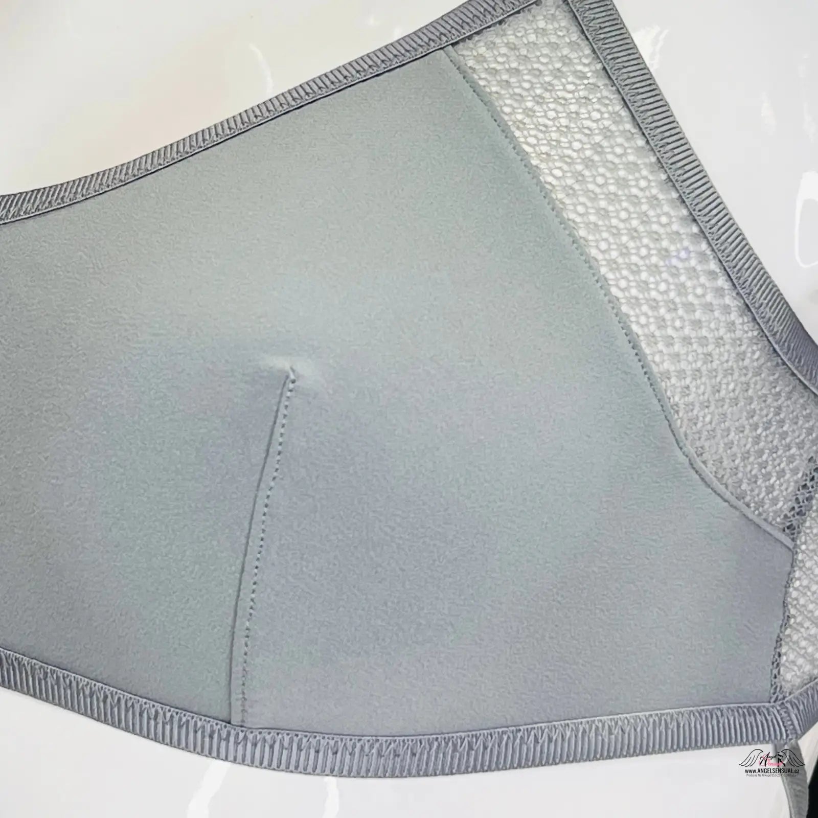 Šedá textilní ochranná maska s síťovaným panelem k Victoria’s Secret Crisscross Scoop Bralette