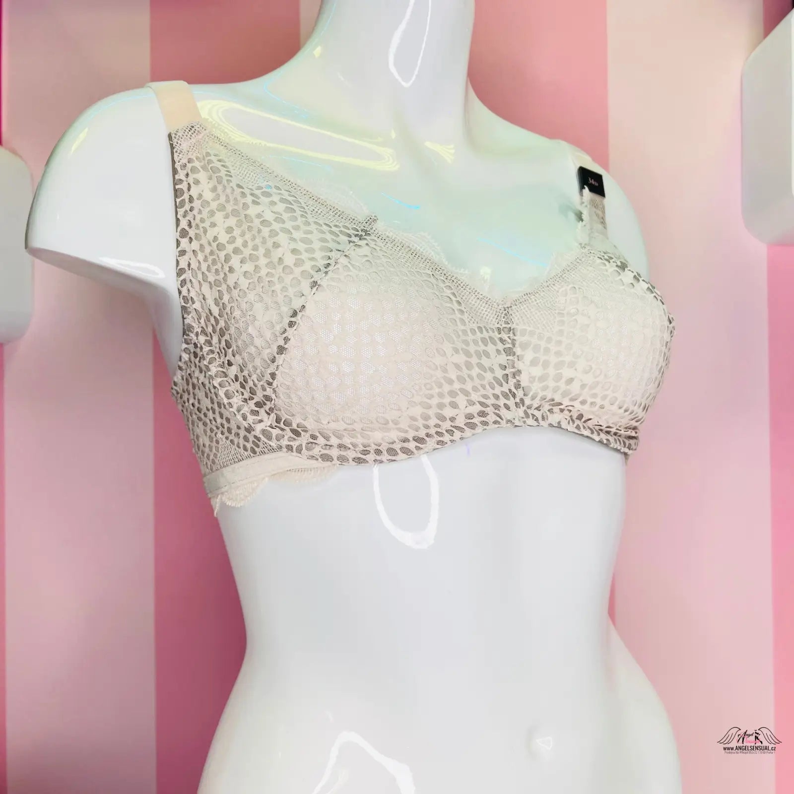 Síťovaná braletka Victoria’s Secret s krajkou na figuríně, ideální pro apparel & accessories