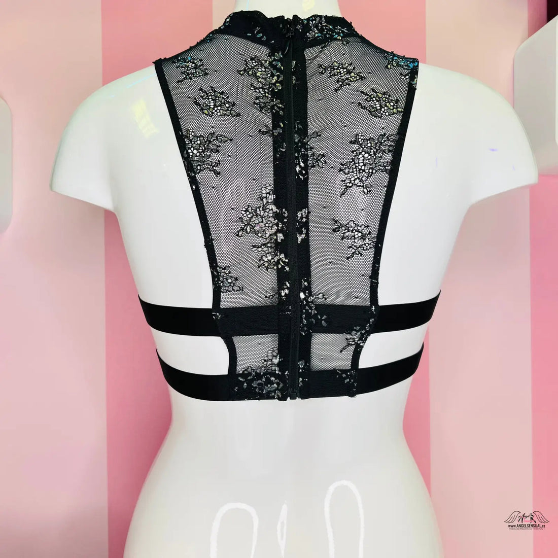 Síťovaná braletka Victoria’s Secret se zadním zipem a květinovým vzorem spodního prádla