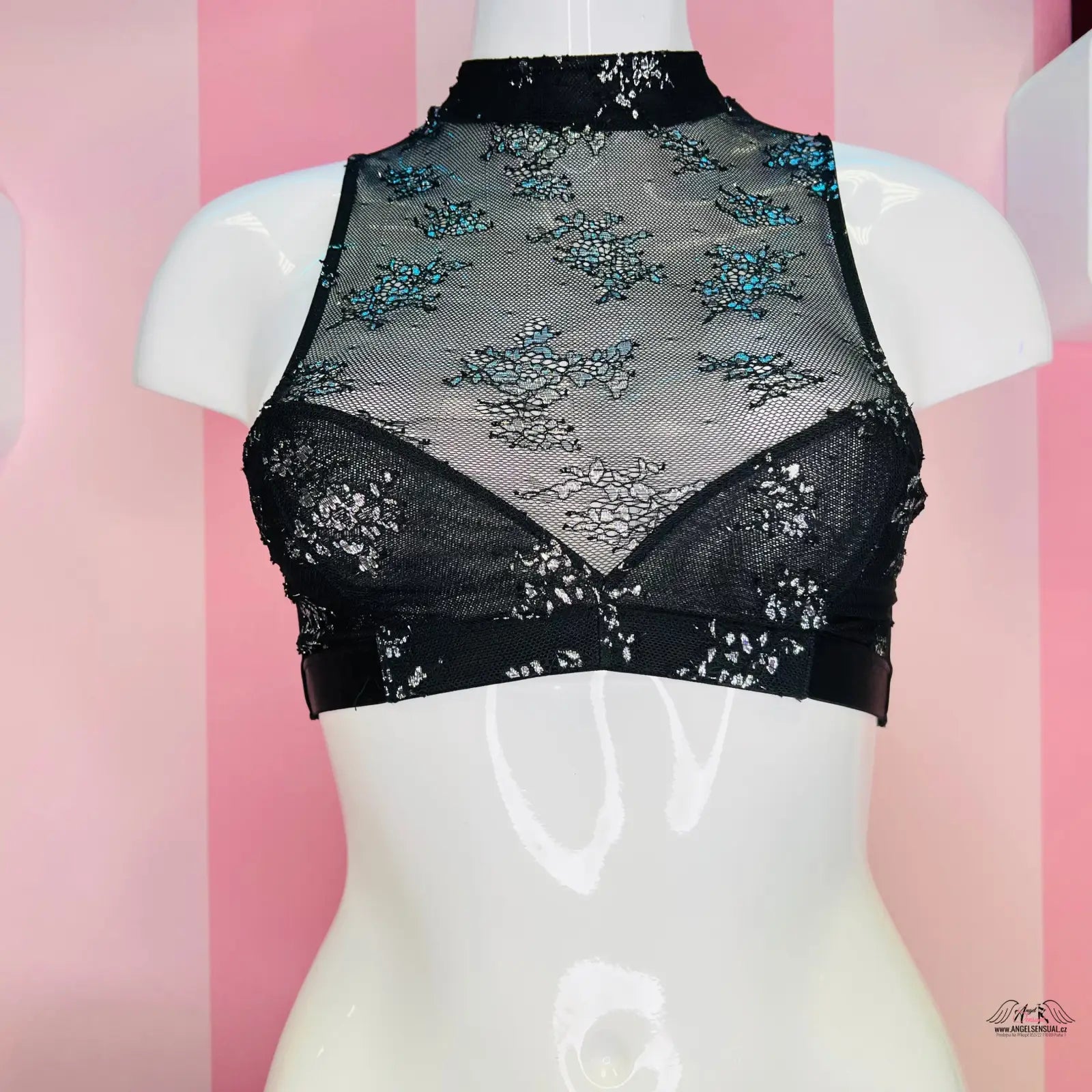 Síťovaná braletka Victoria’s Secret se zadním zipem na modelu, elegantní spodní prádlo