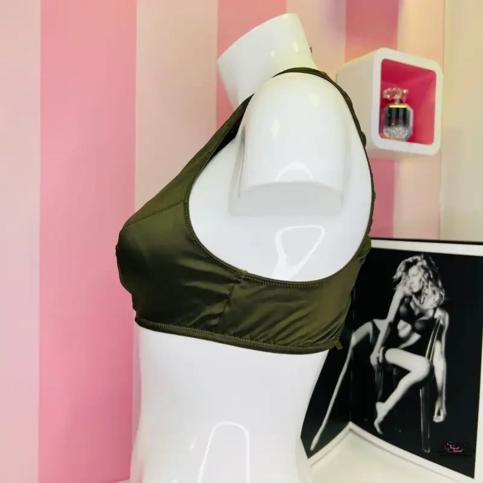 Olive green victoria’s secret sportovní podprsenka v kategorii apparel & accessories
