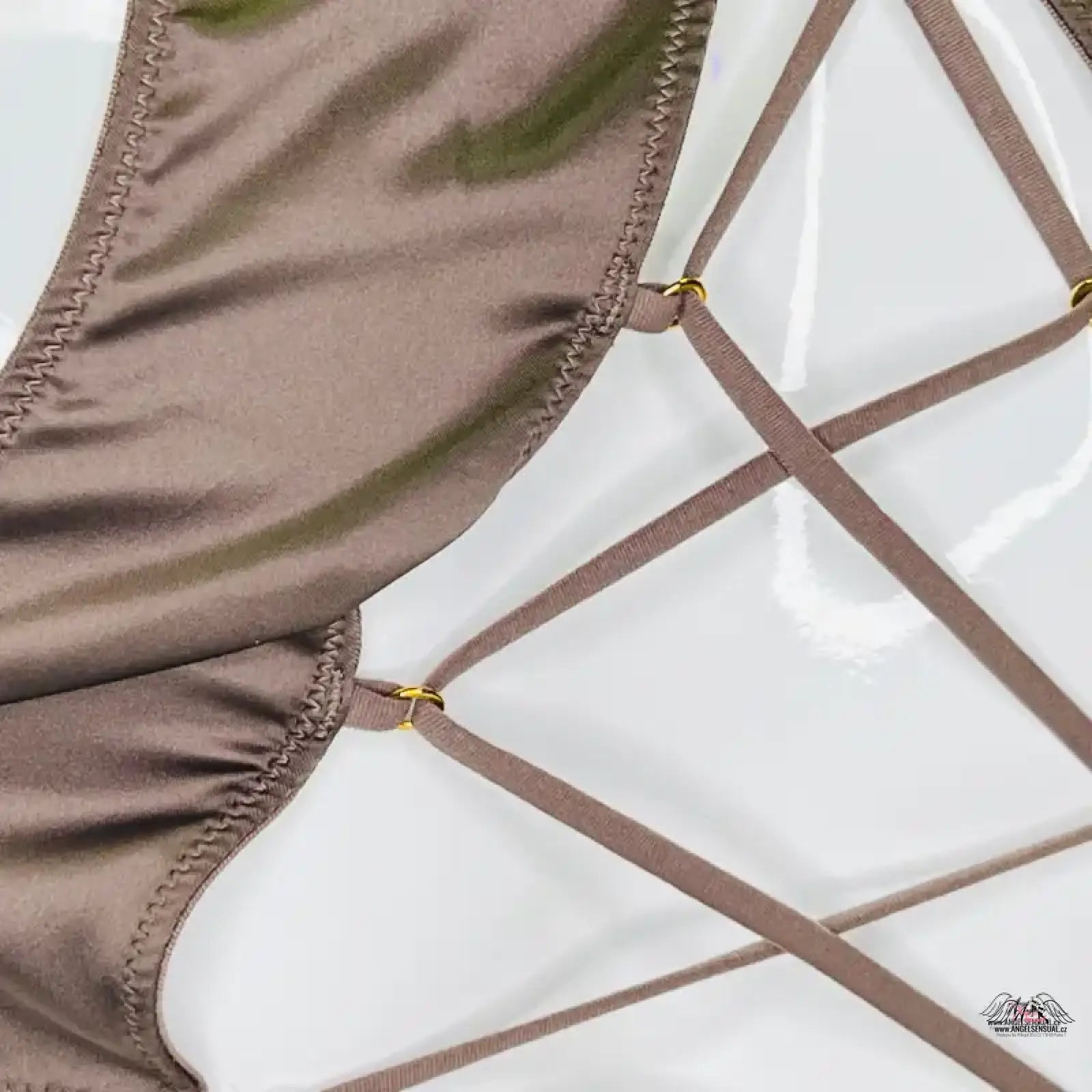 Hnědé saténové plavky Victoria’s Secret s kříženými popruhy, ideální pro lingerie