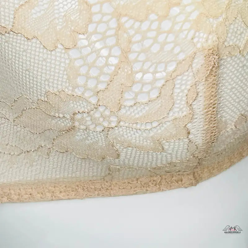 Beige krajková braletka s posuvnými ramínky a luxusní krajkovou látkou