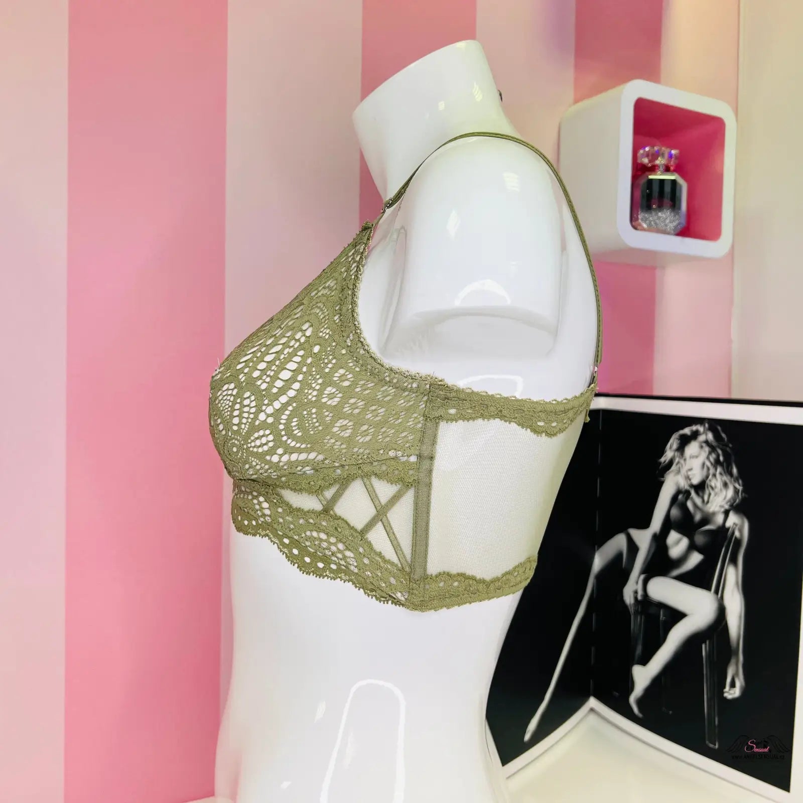 Bílá krajková braletka Victoria’s Secret s nastavitelnými ramínky a zelenou krajkou