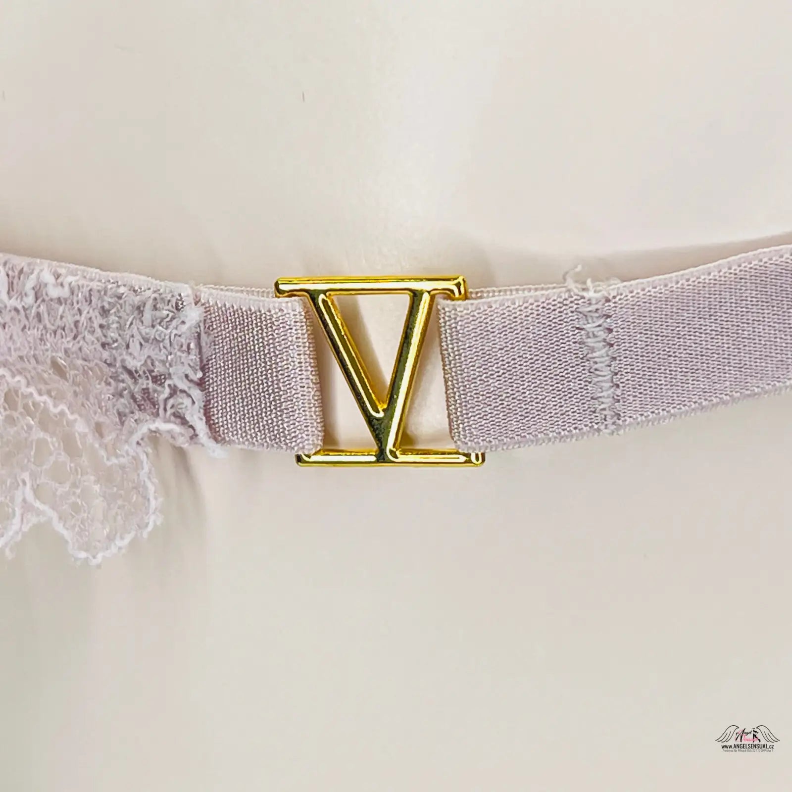 Krajkové brazilky Victoria’s Secret s zlatou ozdobou a šedým elastickým páskem
