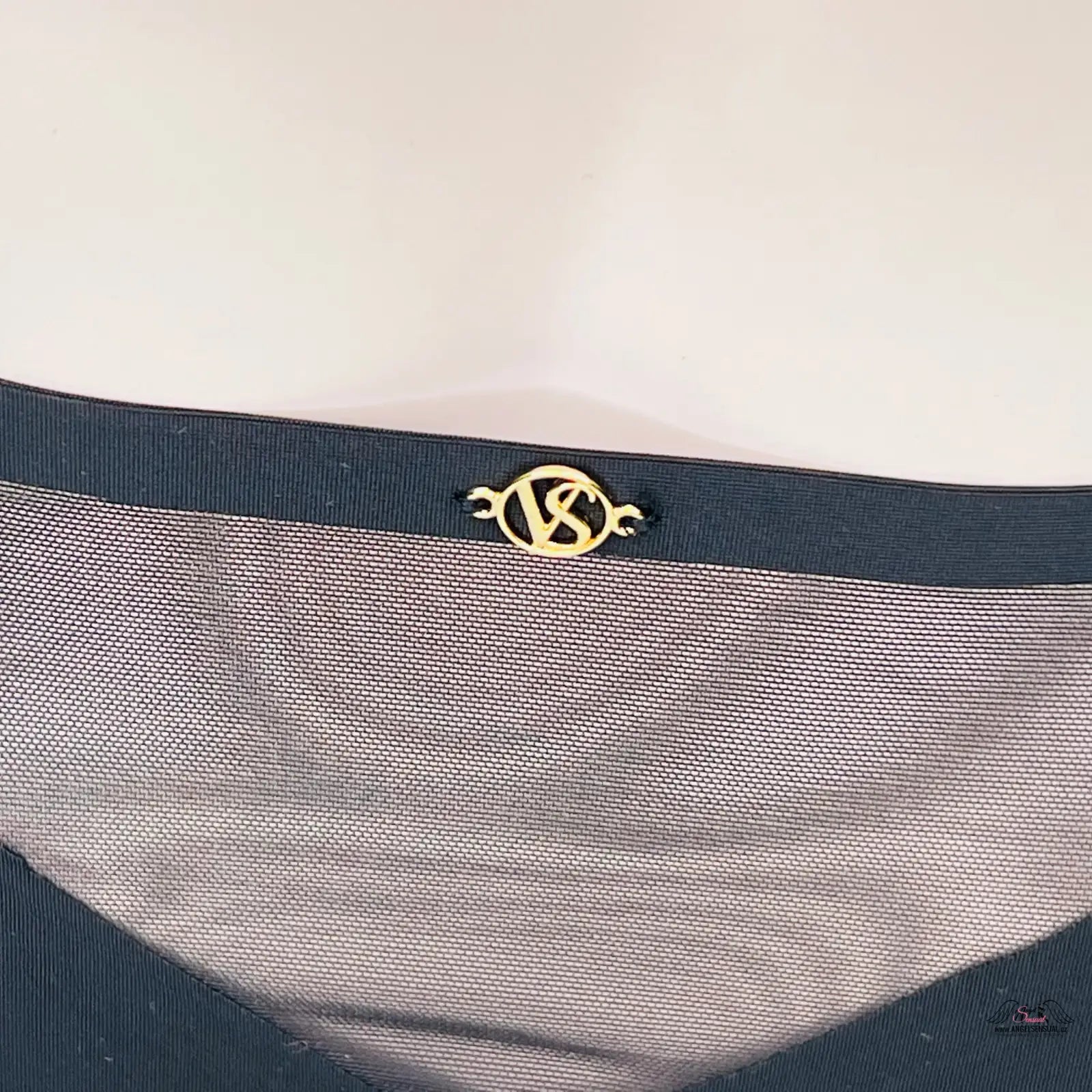 Clothing tag s zlatou ozdobou na hebkých brazilkách s vysokým pasem Victoria’s Secret Brazilky