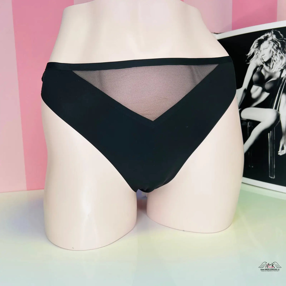 Black bikini bottom on mannequin torso with zlatou ozdobou, hebké brazilky s vysokým pasem