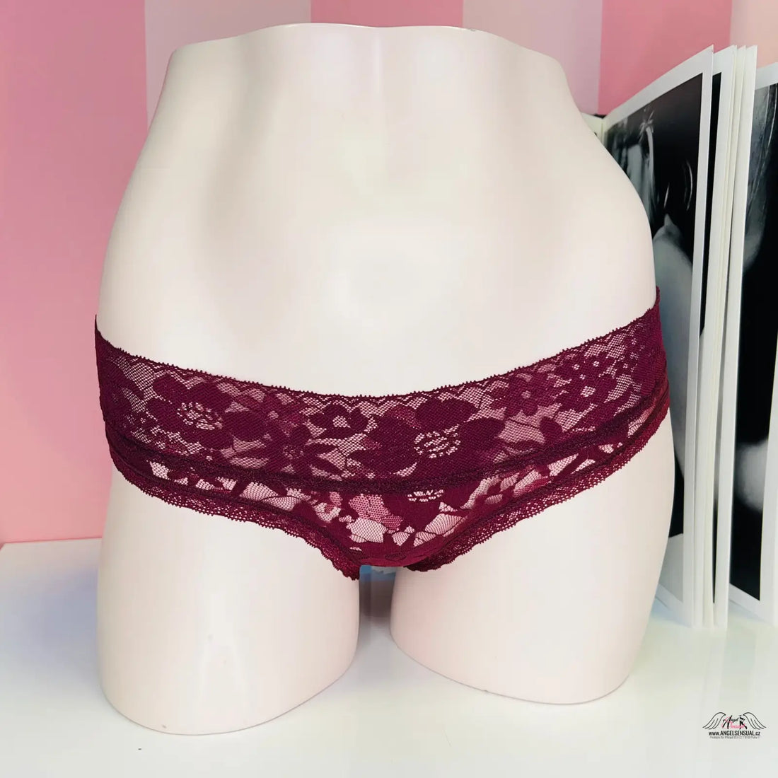 Burgundy krajkové kalhotky Victoria’s Secret Celokrajkové Kalhotky s dvojitým krajkovým pasem