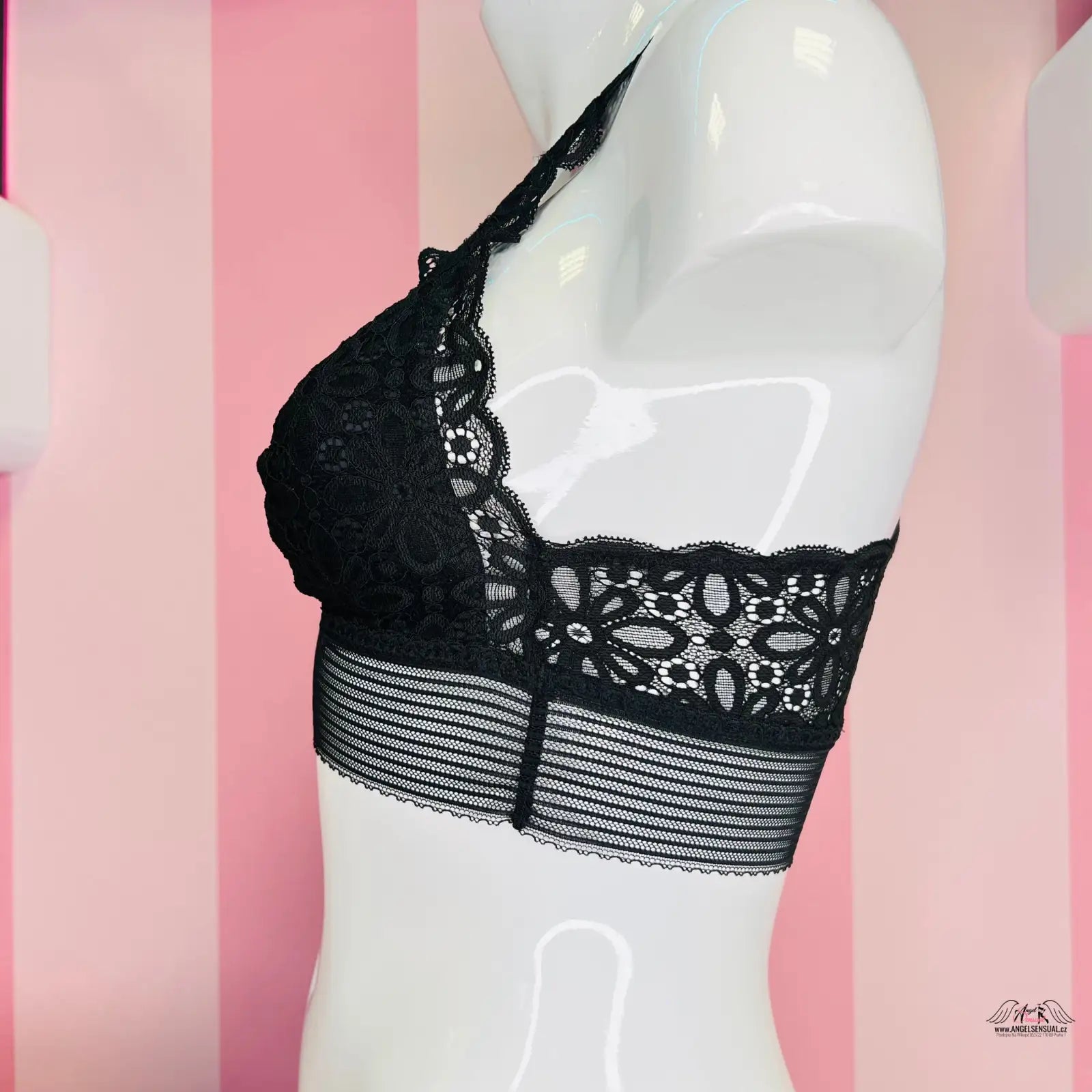Černý bralet s krajkovým lemem od Agent Provocateur, elegantní a květinový motiv