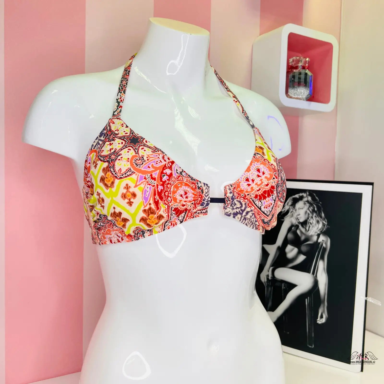 Barevný halter horní díl plavek s etno vzorem a fialovou aplikací