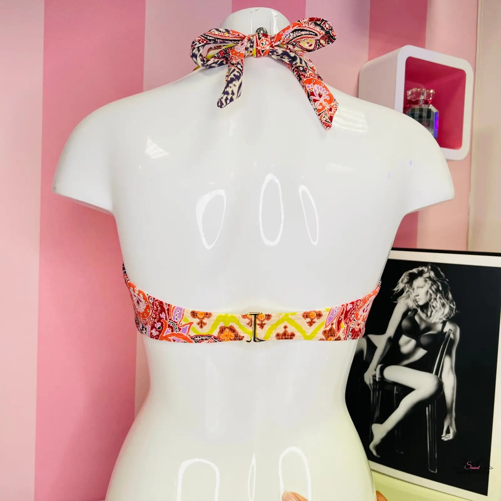 Patterned halter horní díl plavek se zlatou sponou a kovovou aplikací