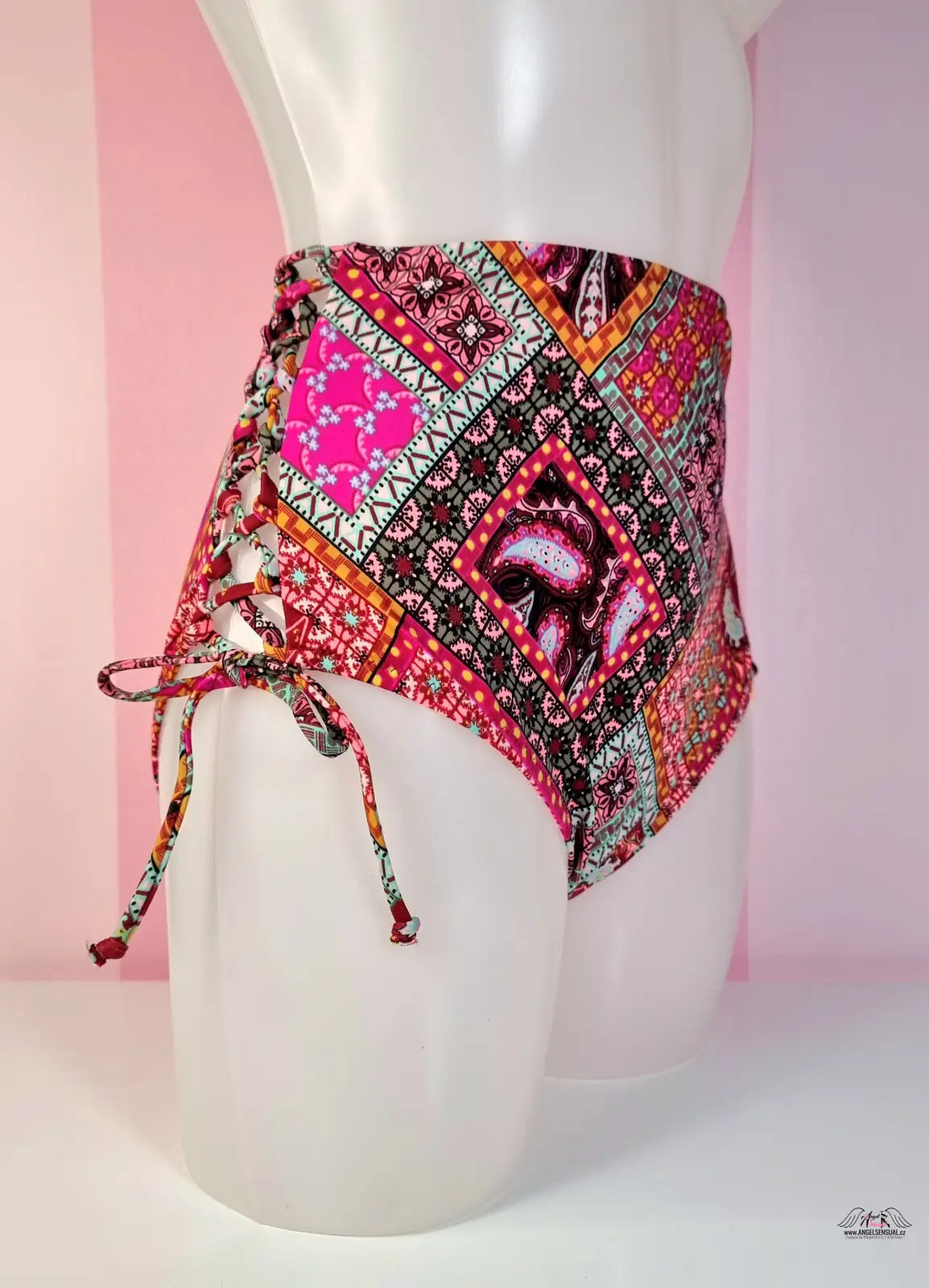 Obrázek vysokých plavek s patchworkem z kolekce Victoria’s Secret Horní Díl Plavek Fabulous Midrise