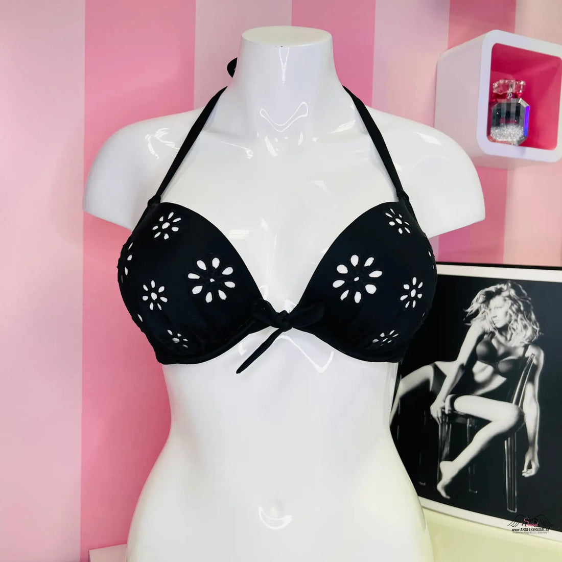 Black halter-style bikini top s květinovým výstřihem z kolekce Horní Díl Plavek Tie-Dye Paradise