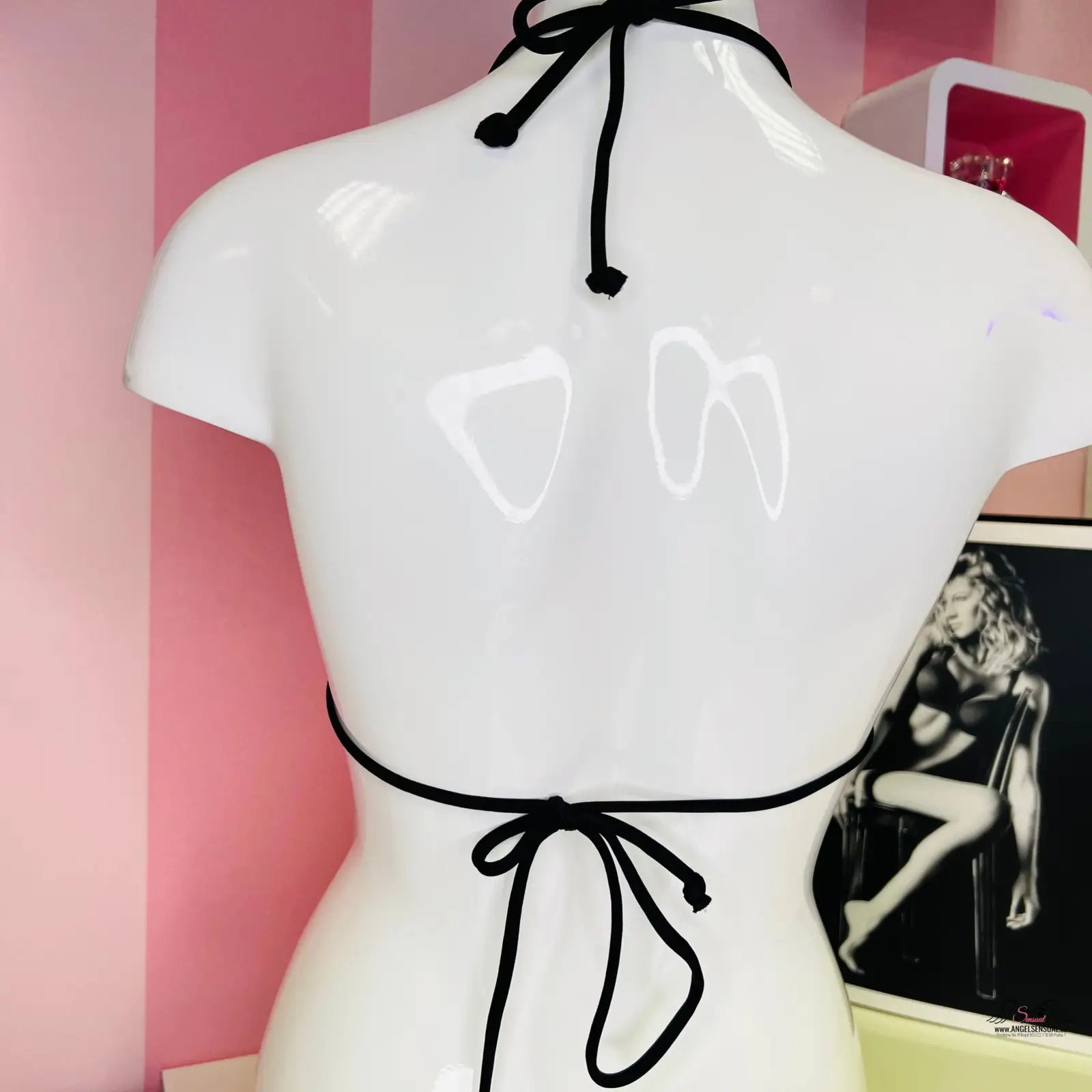 Manek s černým kravatem na produkt Victoria’s Secret Horní Díl Plavek Triangle Více Barev, ideální pro stylový plážový vzhled a teeny trojúhelníkové bikiny