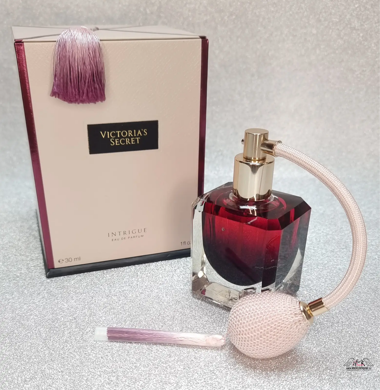 Objevte nezapomenutelnou kolekci Victoria’s Secret for her s Intrigue parfémem