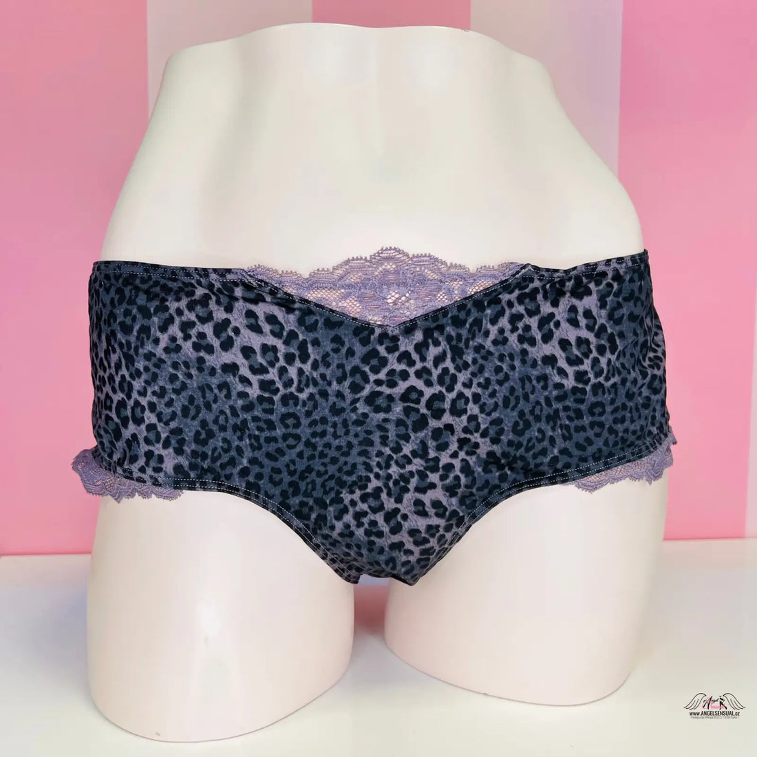 Gepardí cheeky kalhotky Victoria’s Secret s šedým leopardím vzorem a fialovým krajkovým lemem