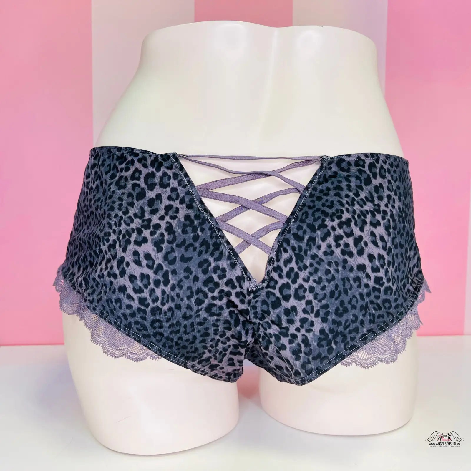 Gepardí cheeky kalhotky Victoria’s Secret s šedým leopardím vzorem a fialovou krajkou