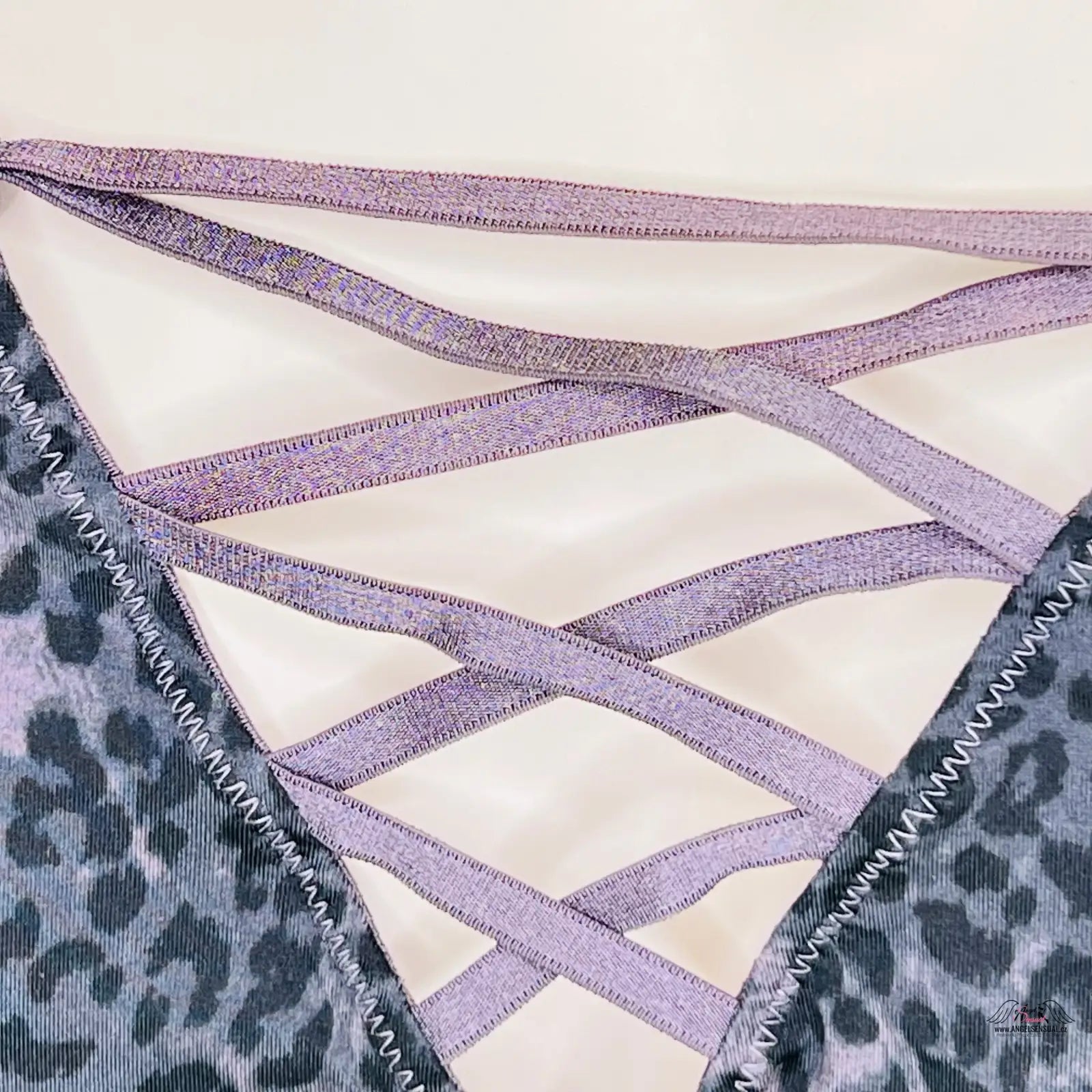 Gepardí cheeky kalhotky Victoria’s Secret s corsetovým šněrováním na leopardím vzoru
