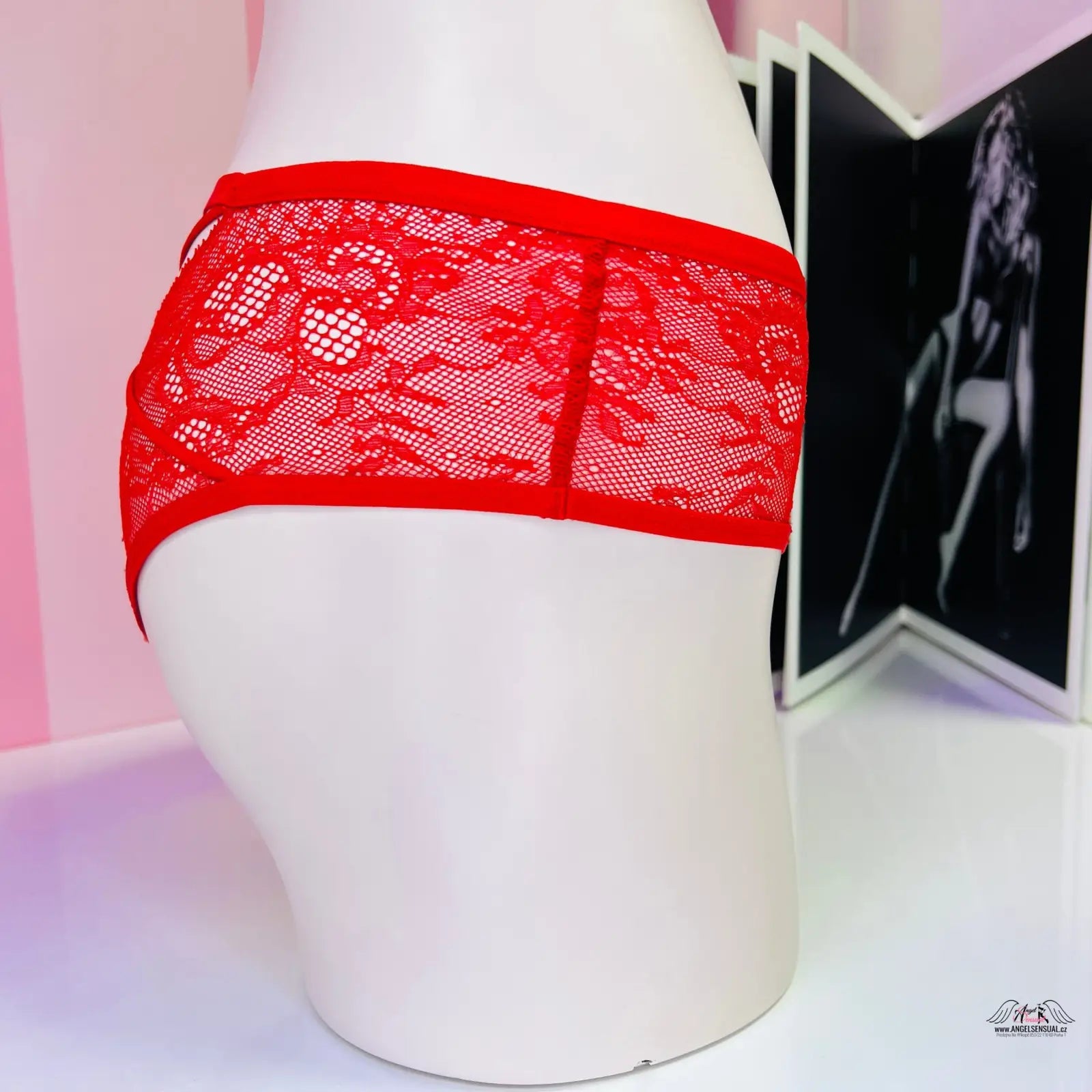 Stylové krajkové kalhotky Victoria’s Secret s červenou krajkou a stuhou