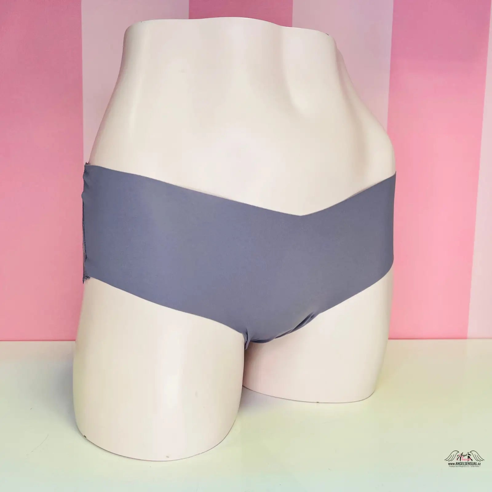 Mannequin s pohodlnými elastickými kalhotkami Victoria’s Secret Kalhotky Hipster s Krajkou