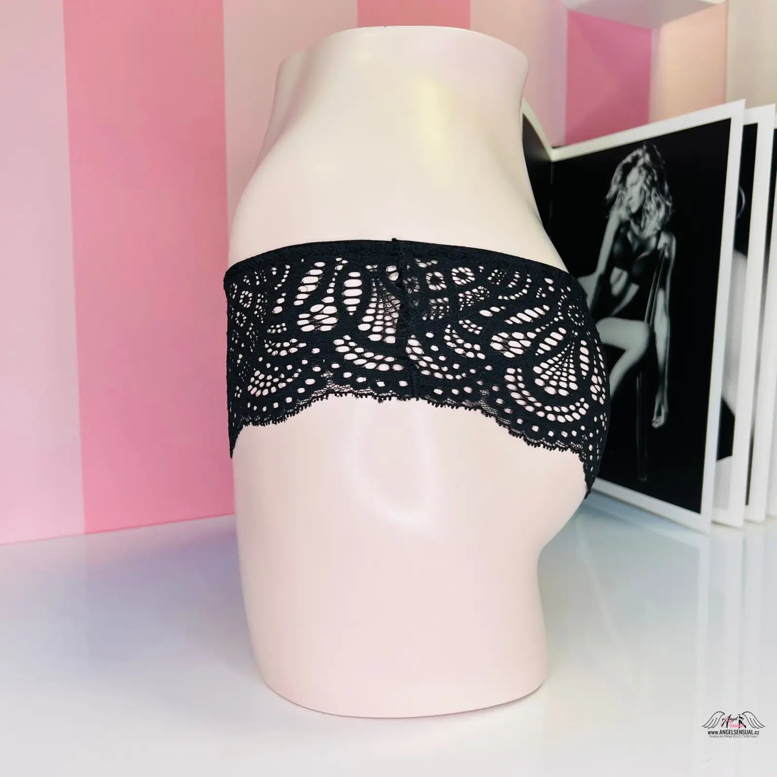 Black lace underwear on pale pink mannequin for Victoria’s Secret Kalhotky Krajkové, svůdné krajkové kalhotky