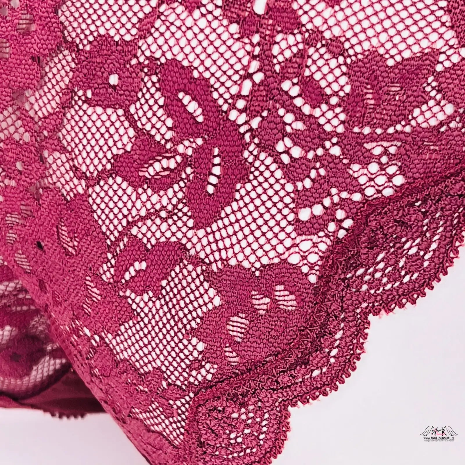 Victoria’s Secret svůdné krajkové cheekini s burgundským květinovým krajkovým lemem